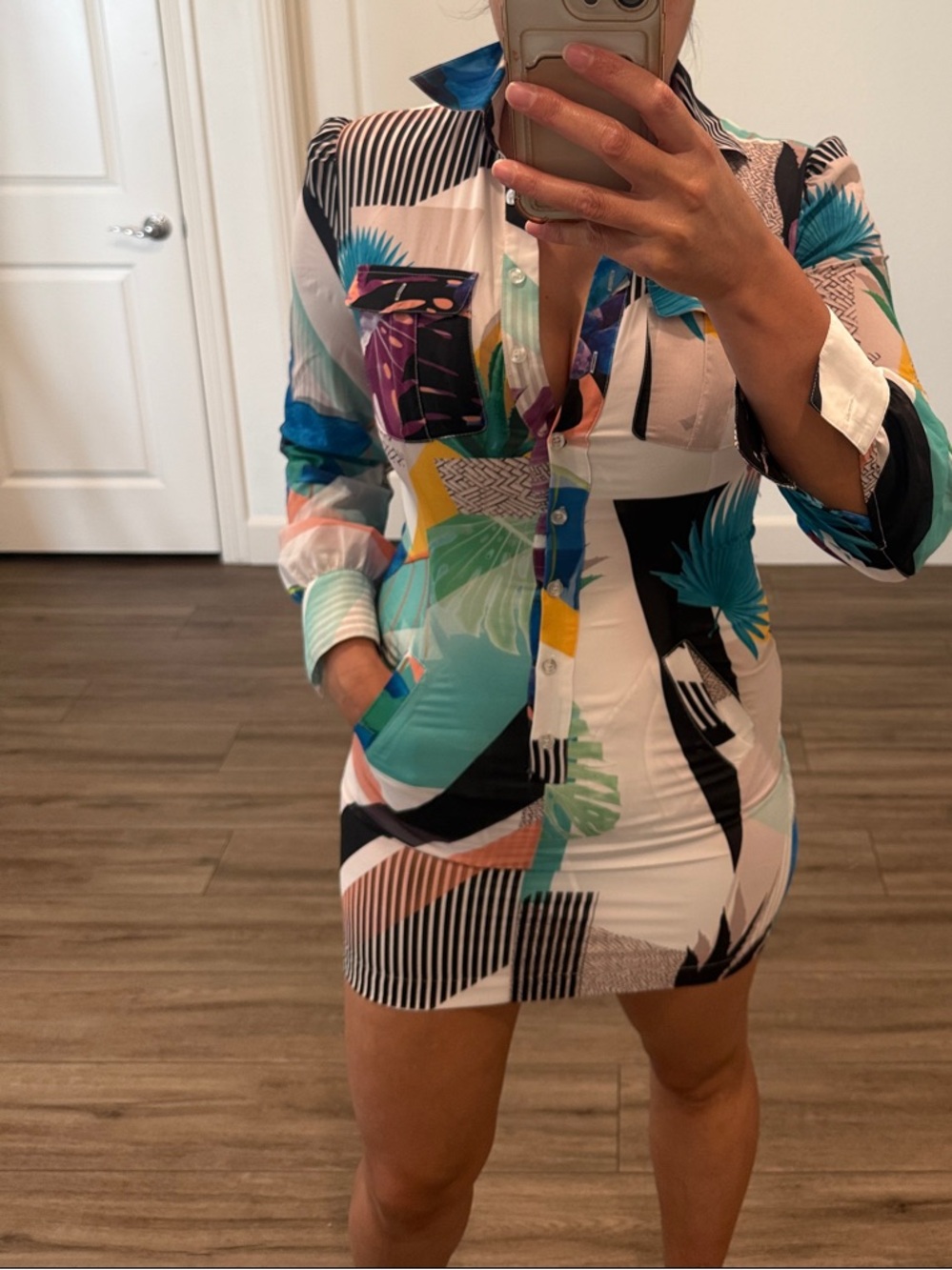 bebe Multicolor Tropical Print Mini Skirt — White Base with Teal & Black Accents